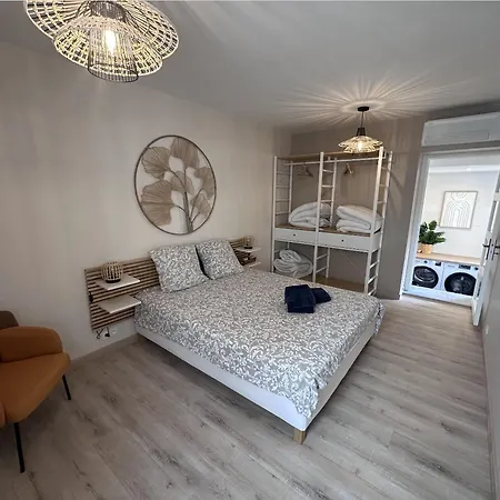 Maison Calme Avec Terrasse, Centre A Holiday home *
